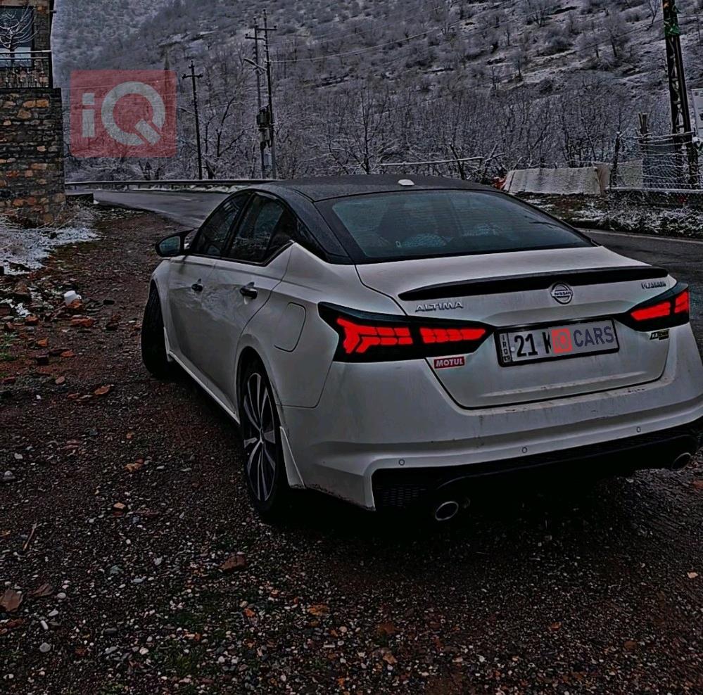 نيسان ألتيما